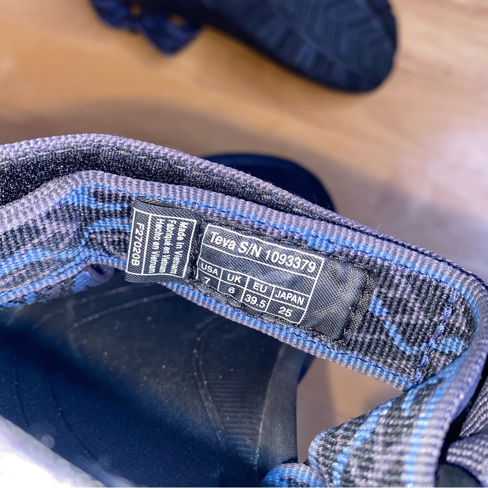 SOLD✨TEVA Hurricane Men’s Size 7 Blue Outdoor Sandals - Picture 10 of 11